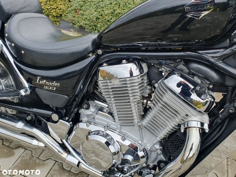 Suzuki Intruder - 19