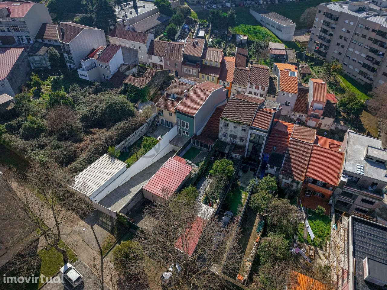 Excelente moradia para investimento em pleno centro histórico de Braga - Grande imagem: 5/33