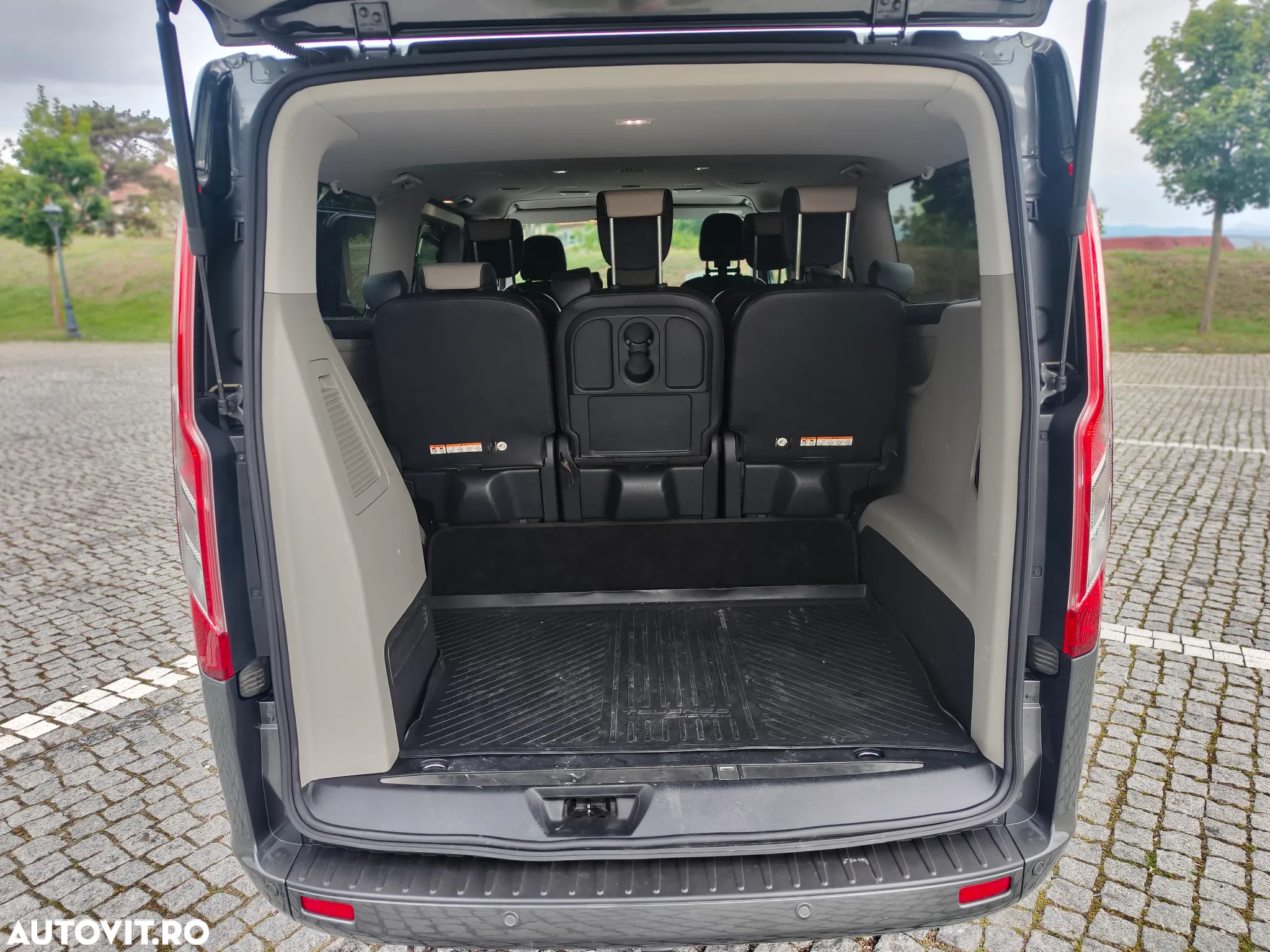 Ford Tourneo Custom - 11
