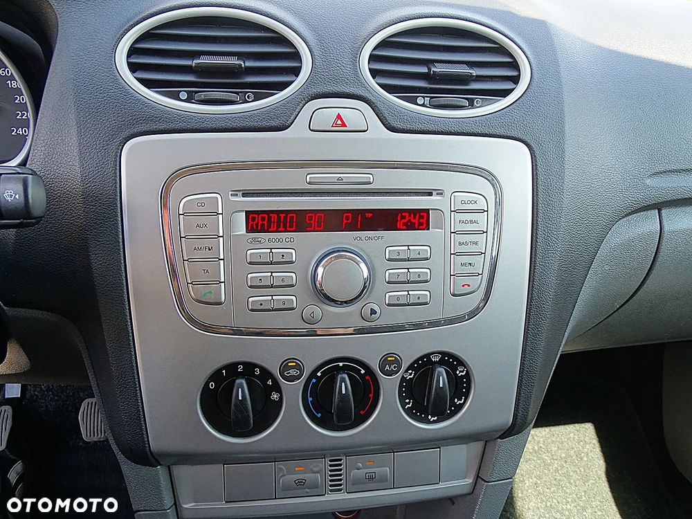 Ford Focus 1.6 16V Ghia - 23
