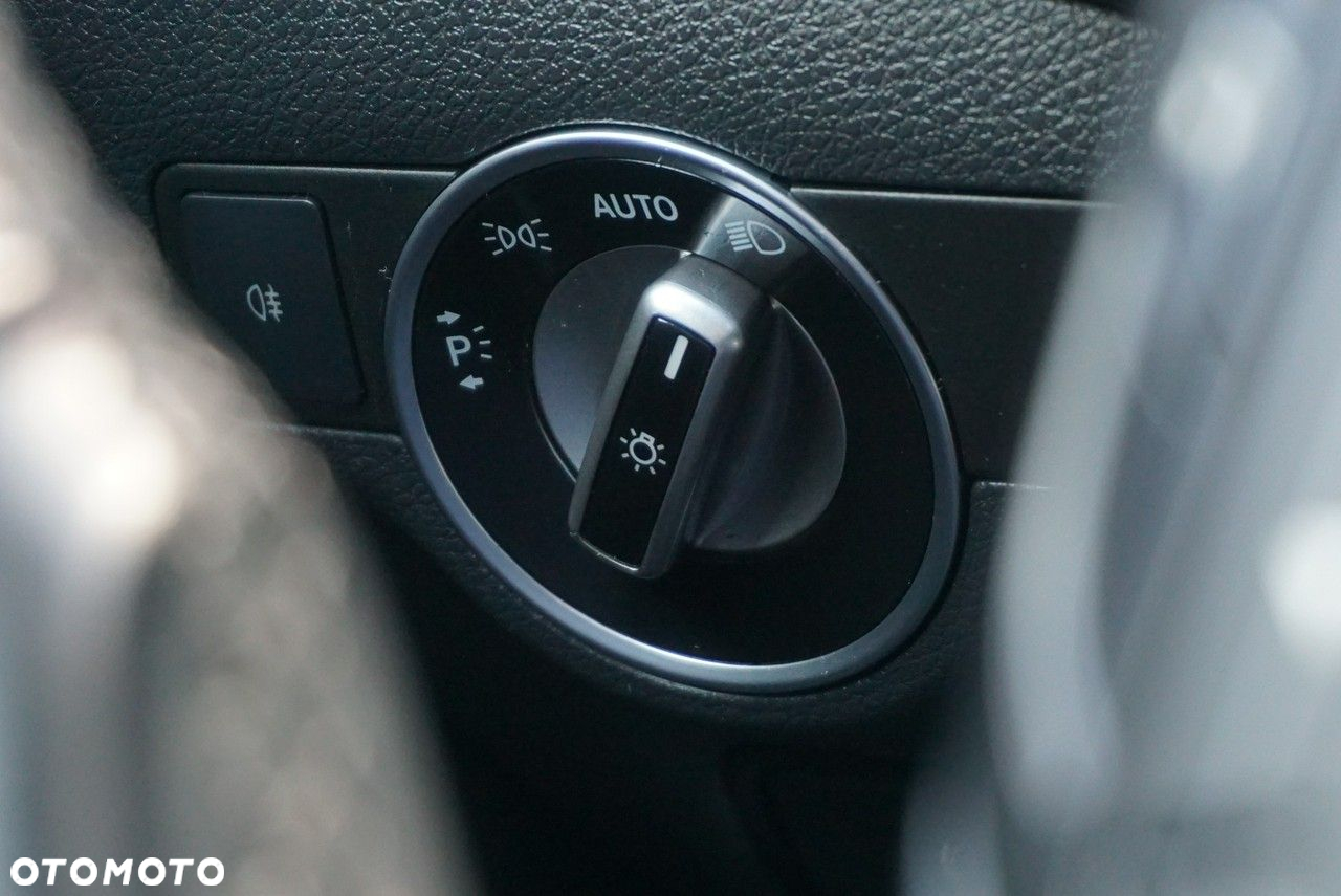 Mercedes-Benz Klasa A 180 (BlueEFFICIENCY) Urban - 26