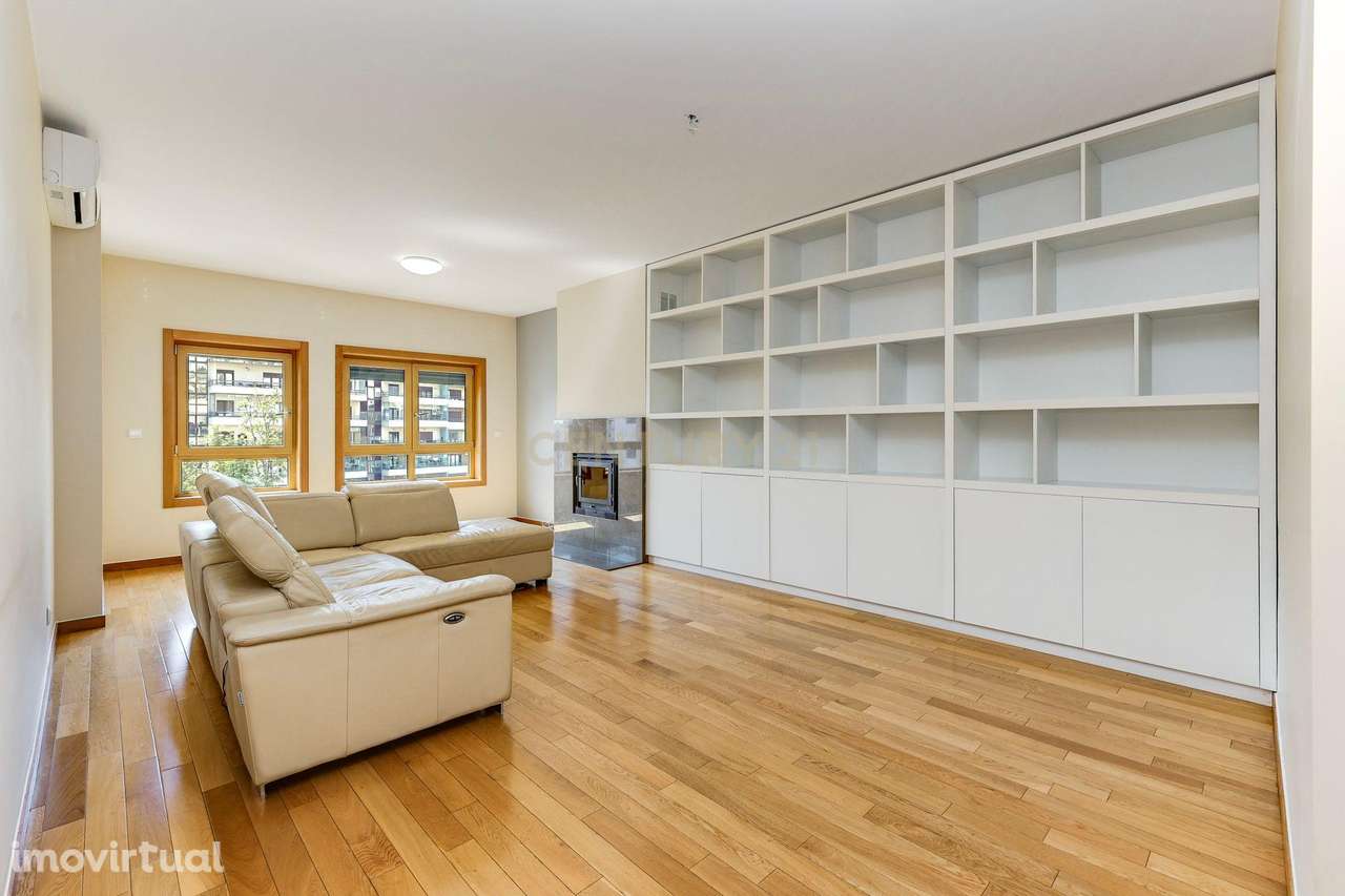 T3 Colinas do Cruzeiro com varanda e exposição solar privilegiada - Grande imagem: 3/28