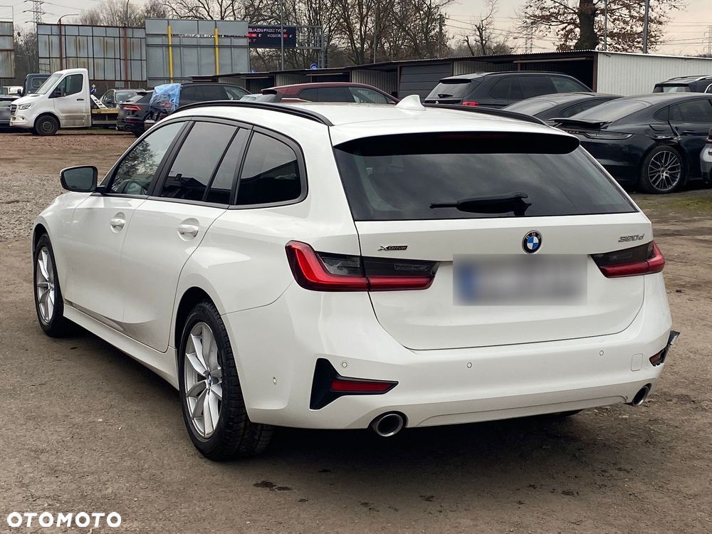 BMW Seria 3 320d xDrive - 13