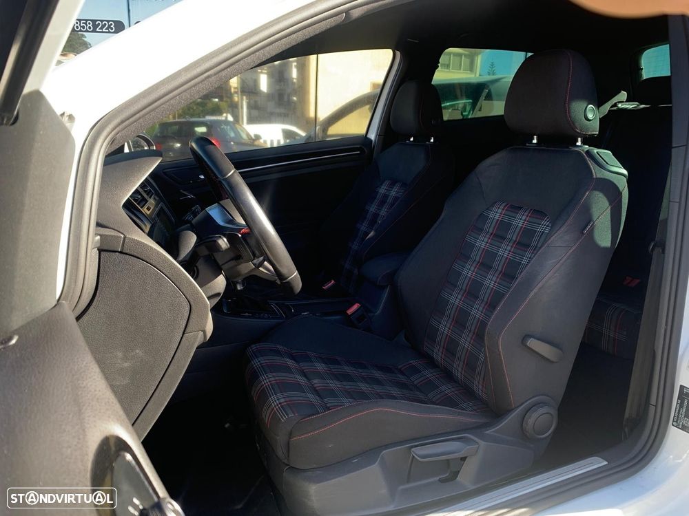 VW Golf 2.0 TSi GTi DSG Performance - 16