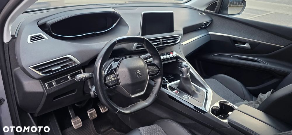 Peugeot 3008 1.2 PureTech Allure S&S - 17