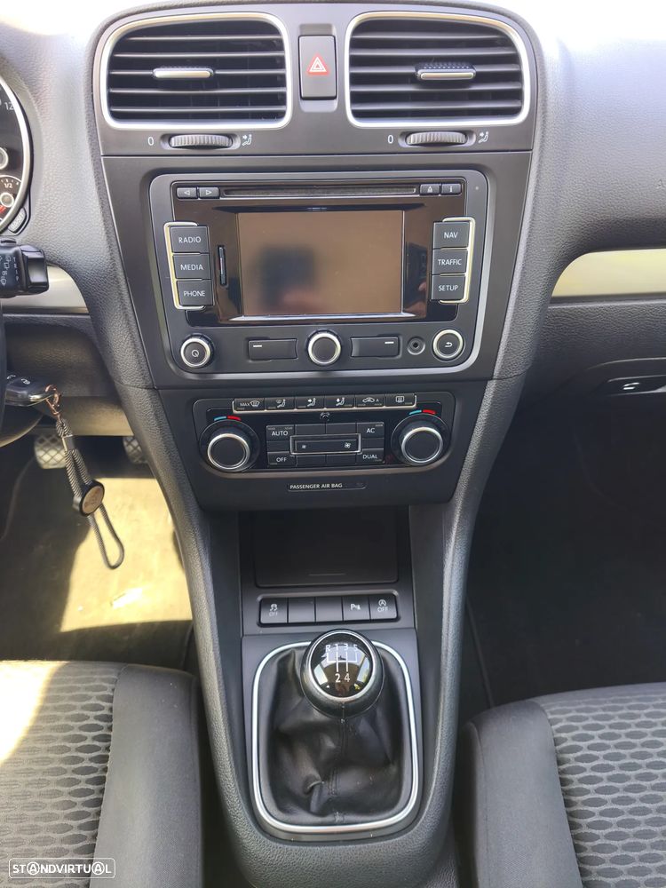 VW Golf 1.6 TDi DPF BlueMotion - 9
