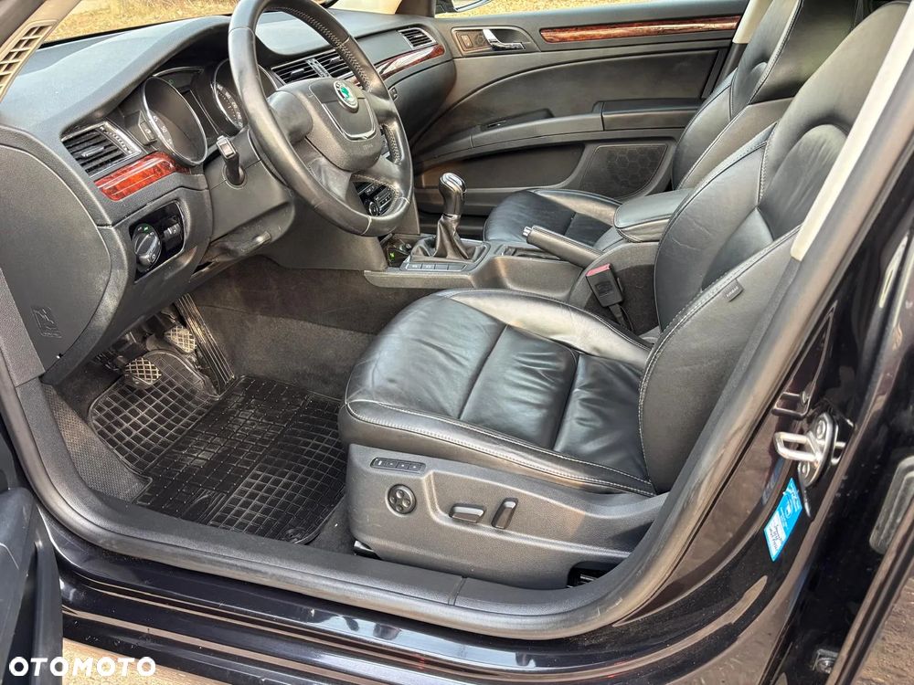 Skoda Superb 2.0 TDI Platinum - 32