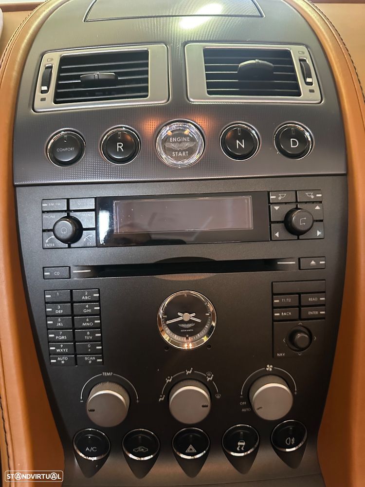 Aston Martin Vantage Roadster - 21