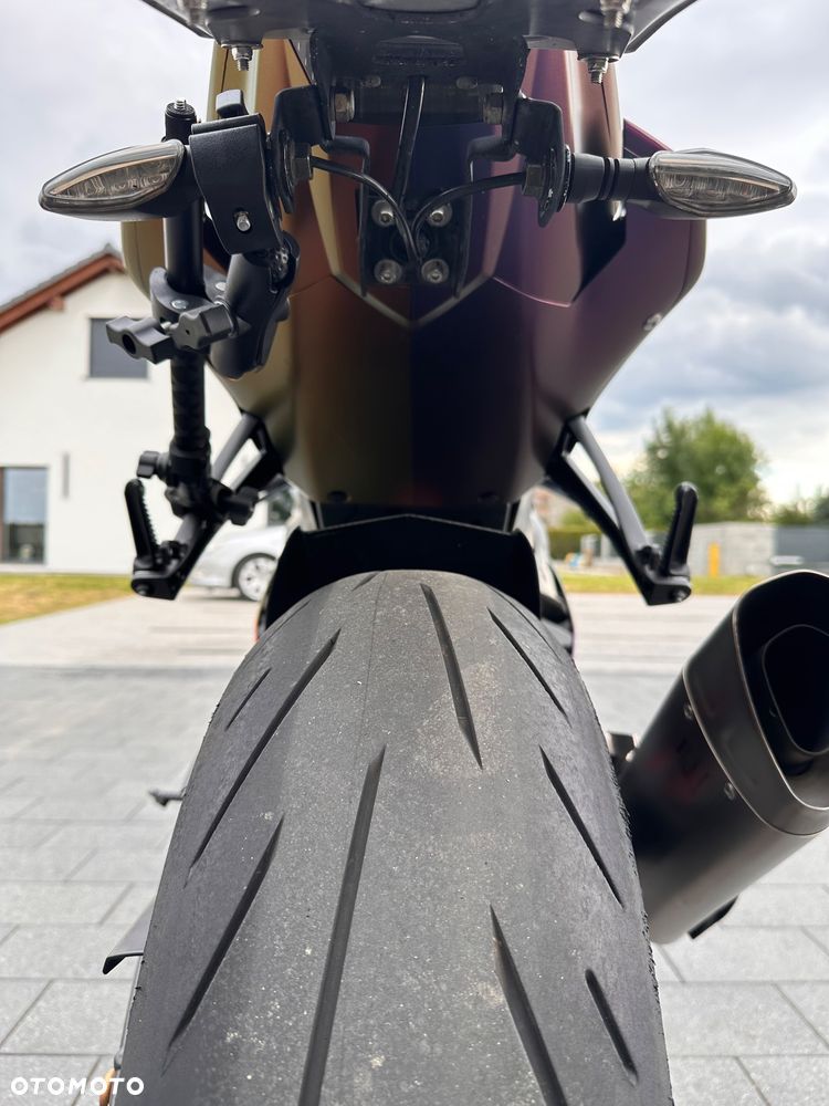 Yamaha R6 - 6