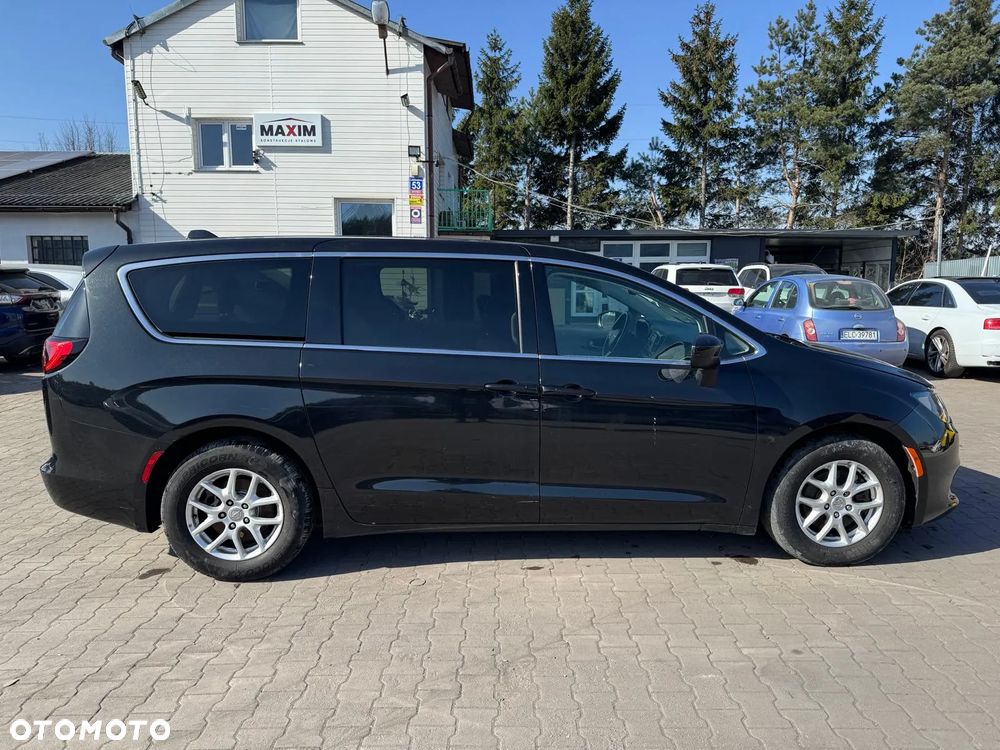 Chrysler Pacifica - 4