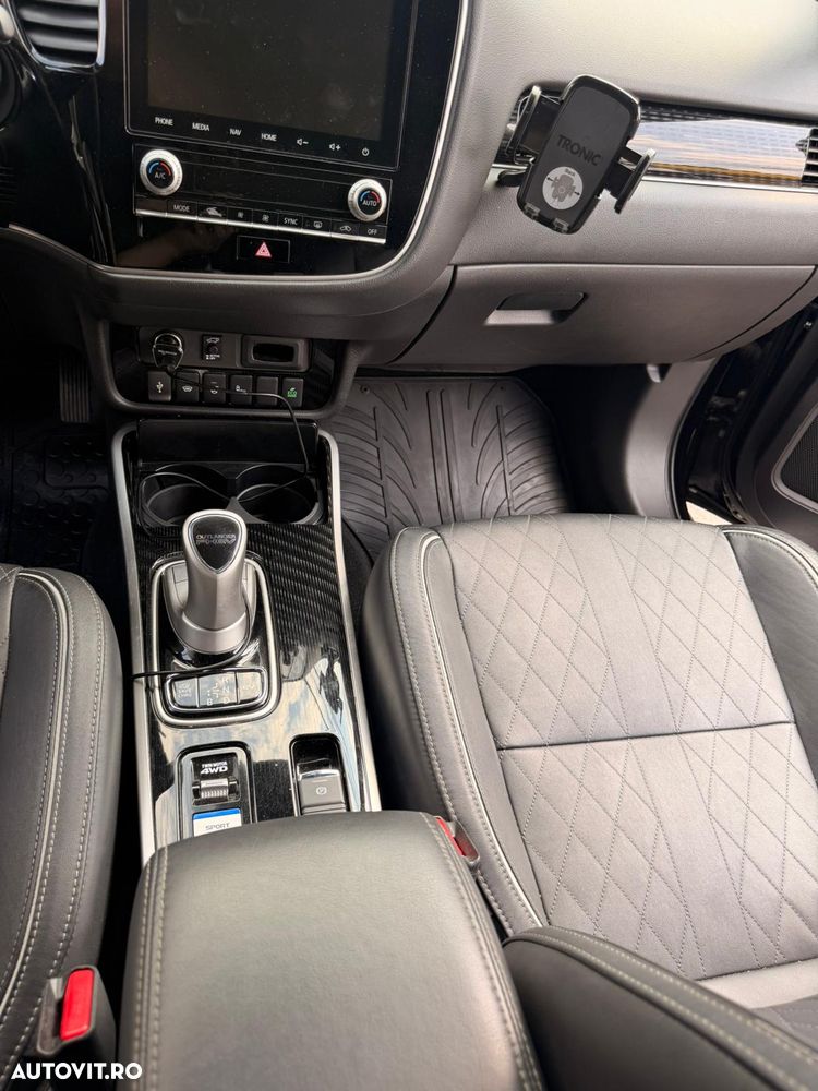 Mitsubishi Outlander PHEV 2.4 L 4X4 Instyle+ - 11