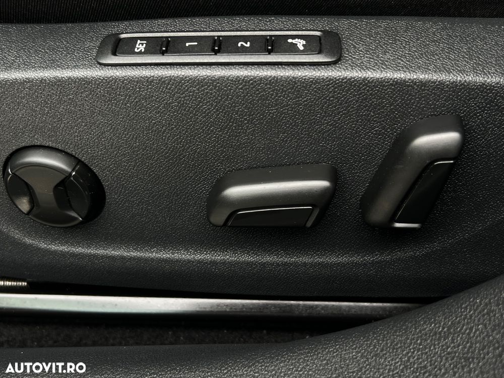 Skoda Octavia 2.0 TDI DSG RS Plus - 31