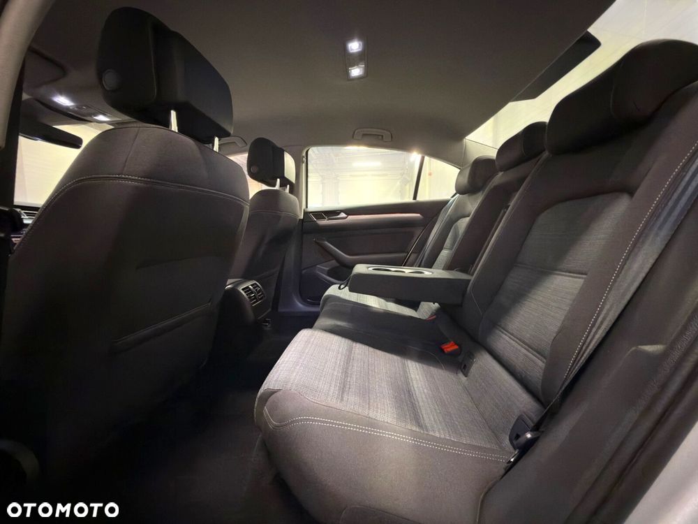 Volkswagen Passat - 26