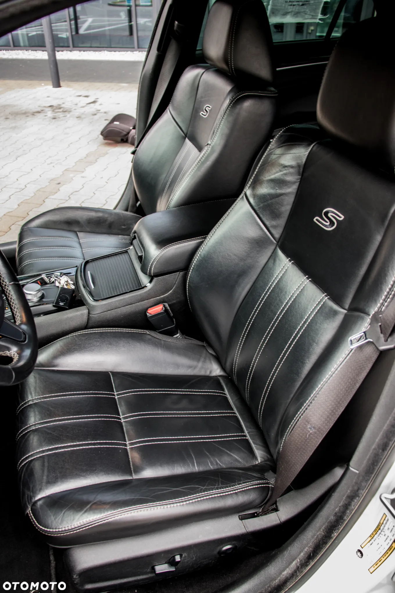 Chrysler 300s - 12