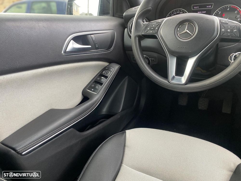 Mercedes-Benz A 180 CDI AMG Line - 12