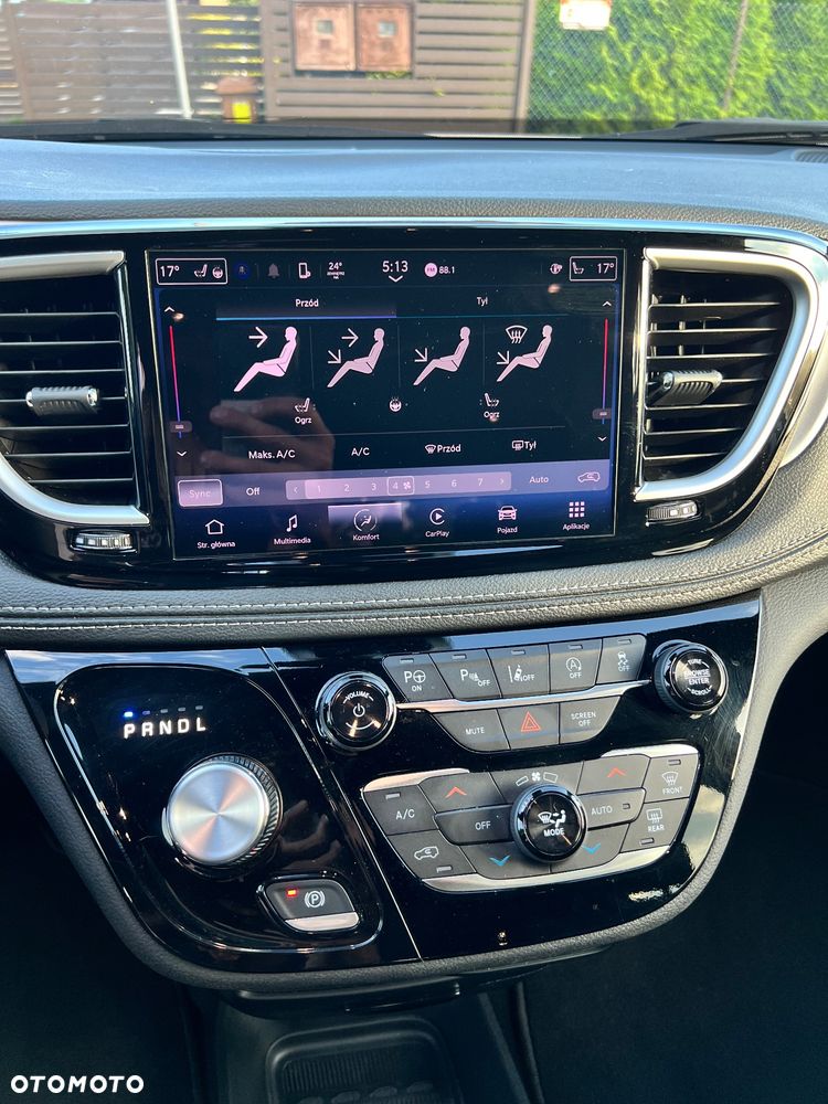 Chrysler Pacifica - 19