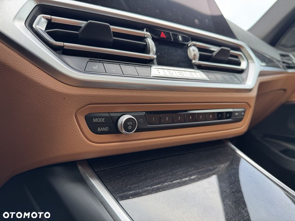 BMW Seria 3 330i xDrive M Sport sport - 23