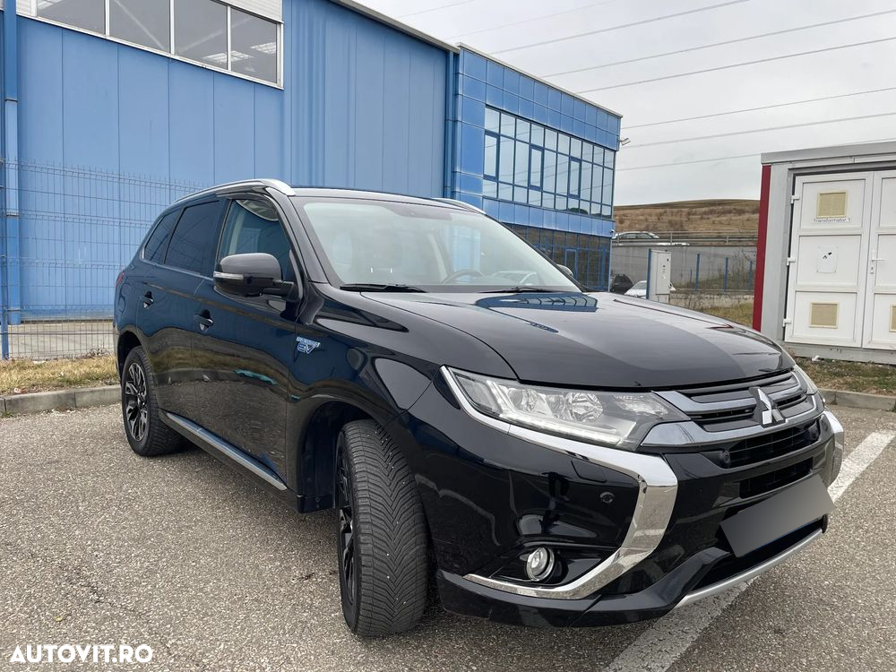 Mitsubishi Outlander 2.0 4WD Plug-In Hybrid Top - 13