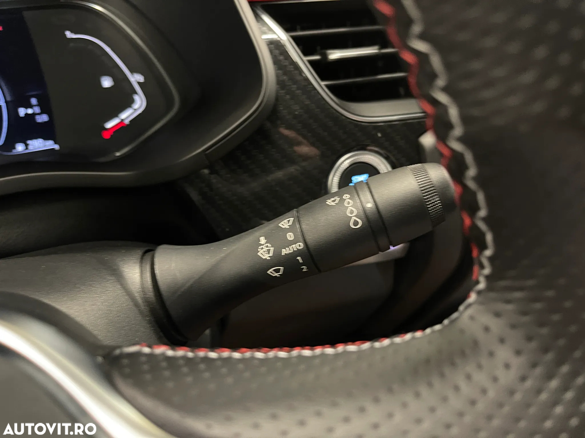 Renault Arkana E-TECH Hybrid RS Line - 28