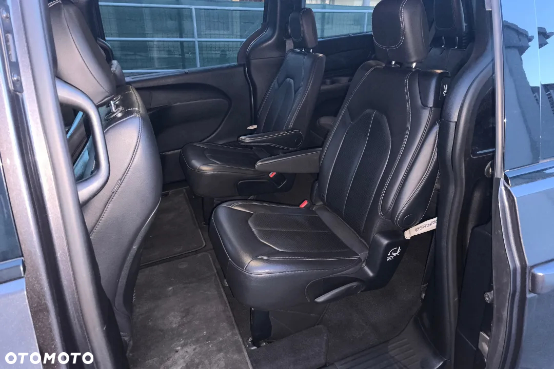 Chrysler Pacifica - 34
