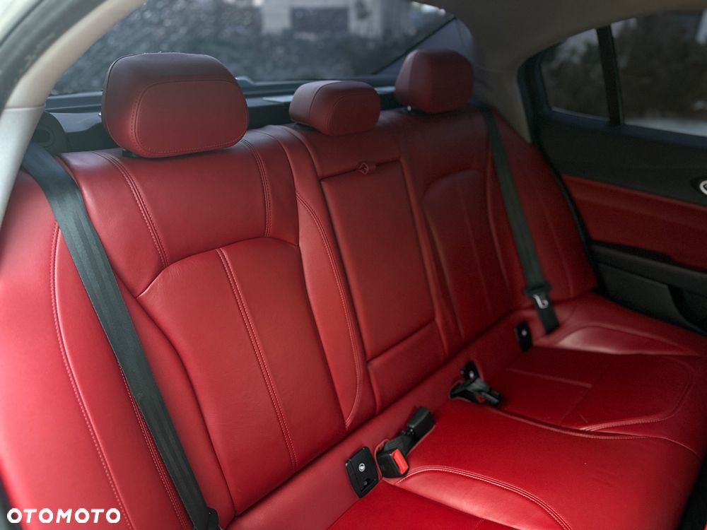 Alfa Romeo Giulia 2.0 Turbo Veloce - 21