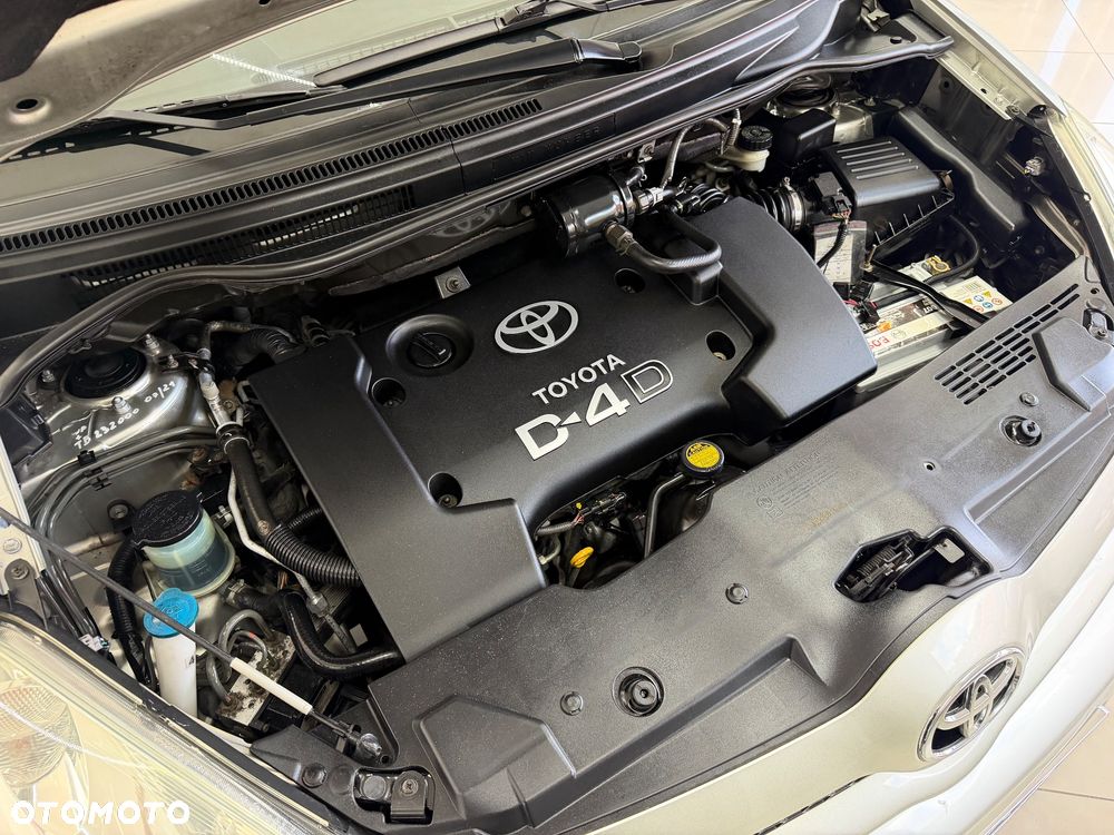 Toyota Corolla Verso 2.0 D-4D Prestige - 21