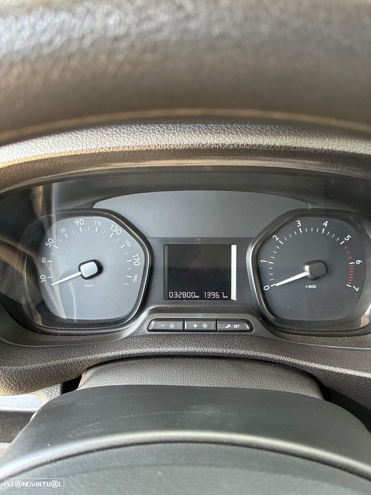 Opel Vivaro - 8