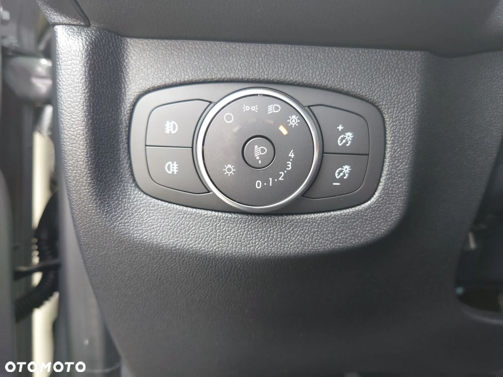 Ford Transit Courier - 25
