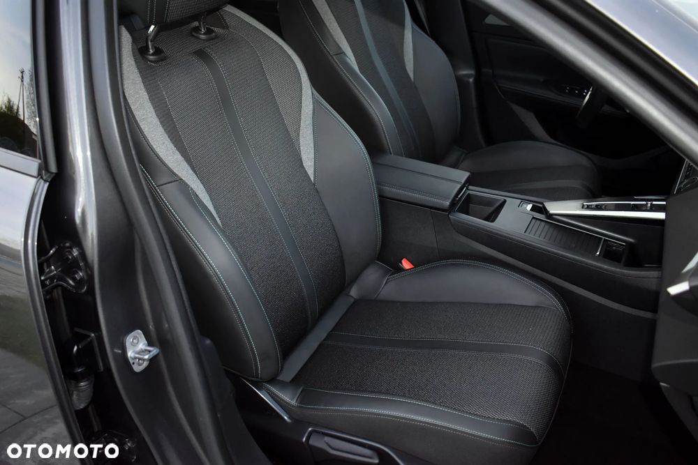 Peugeot 308 180 e-EAT8 GT - 29
