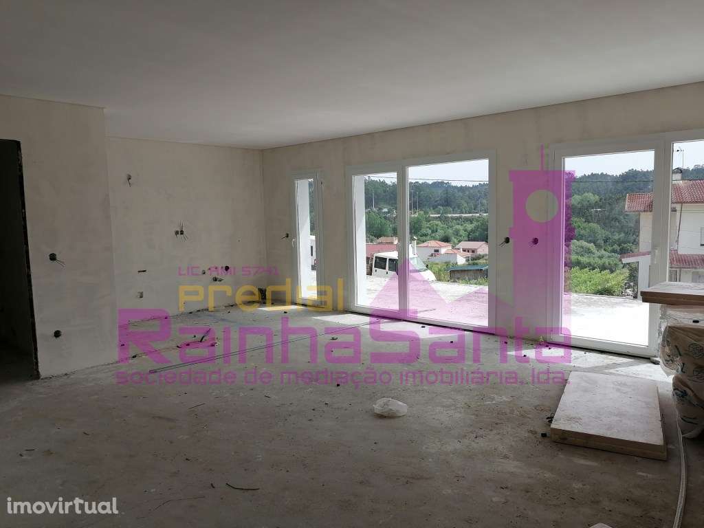 Moradia M3+1 c/ terraço e garagem - Coimbra - Grande imagem: 2/41