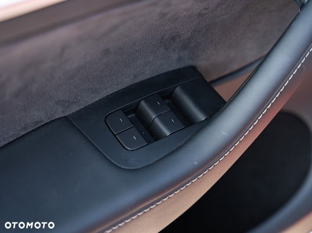 Tesla Y Model Long Range Dual Motor AWD - 19