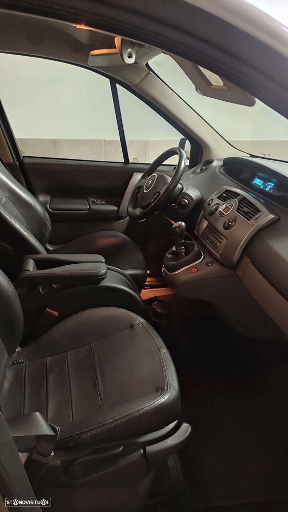 Renault Scénic 1.5 dCi Dynamique S — fotografia 10