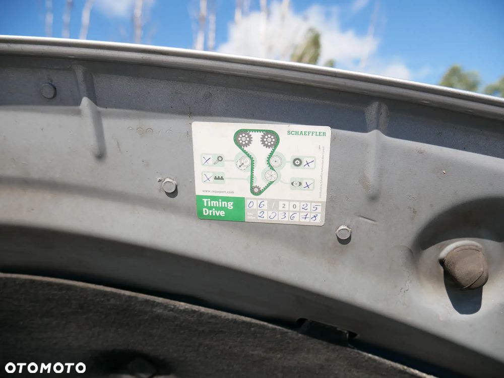 Volkswagen Golf Plus 1.6 TDI DPF Life - 23