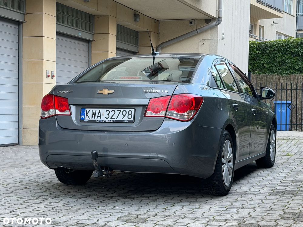 Chevrolet Cruze 1.6 LS - 4