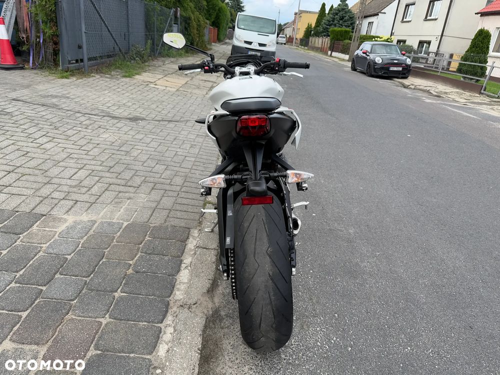 Triumph Street Triple - 7