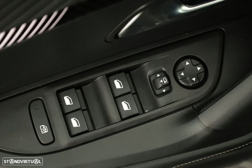Peugeot 2008 1.2 PureTech Allure - 21