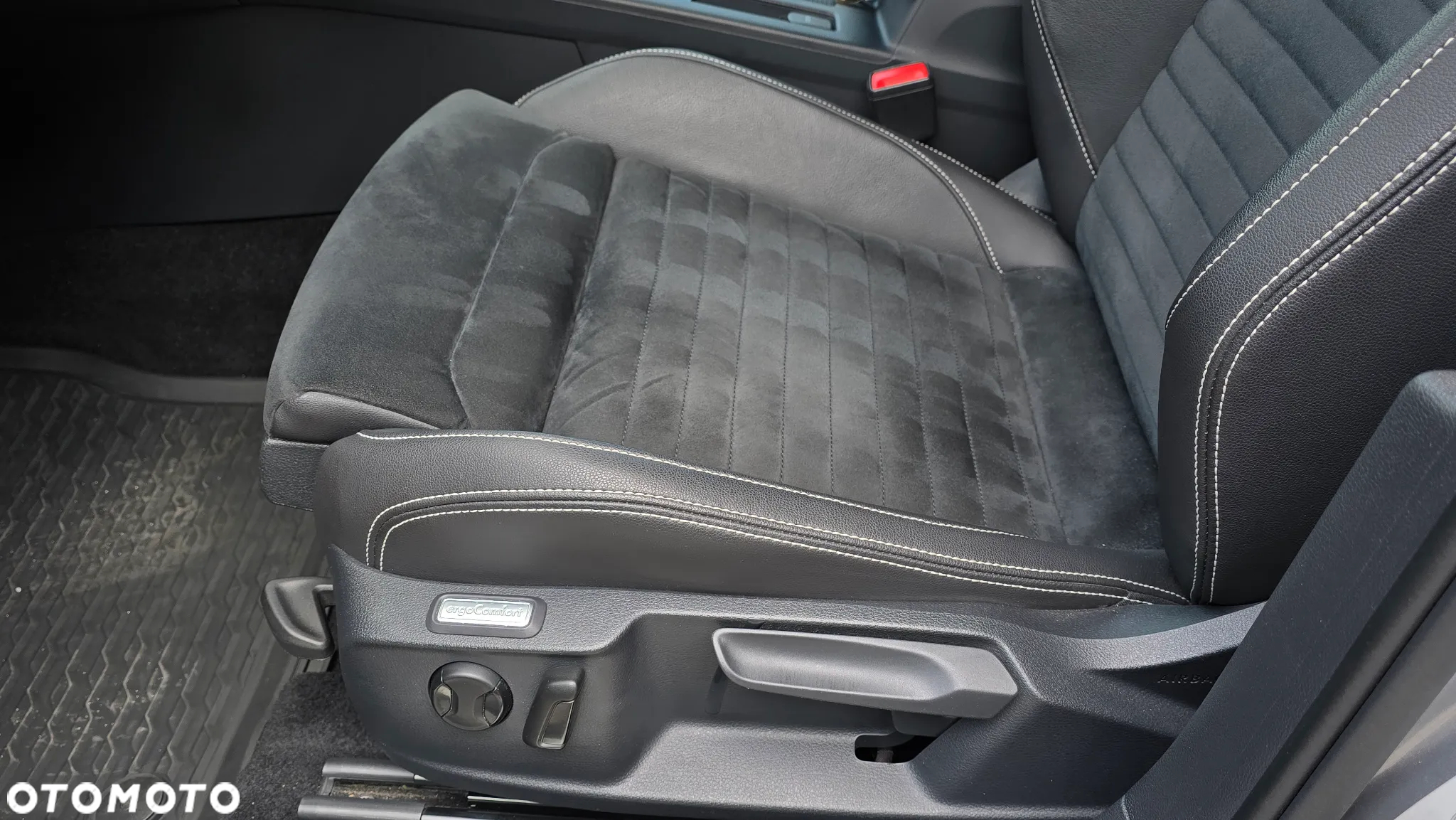 Volkswagen Passat 1.5 TSI EVO Elegance DSG - 18