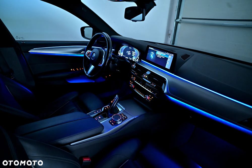 BMW Seria 5 530e xDrive M Sport sport - 38