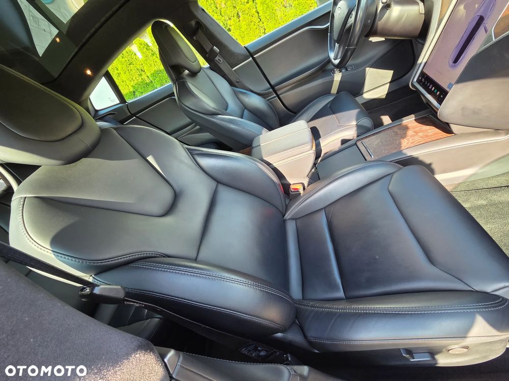 Tesla Model S - 11