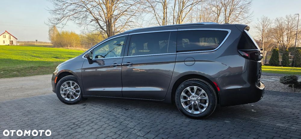Chrysler Pacifica - 12