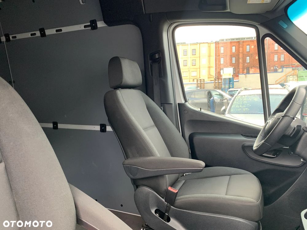 Mercedes-Benz Sprinter - 13