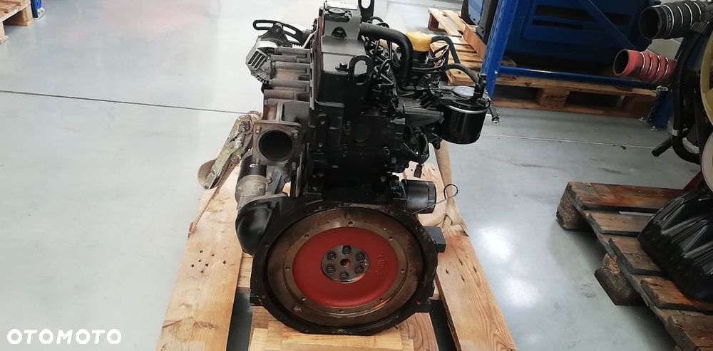 SILNIK VOLVO D2 2DCAE3 27.2 kW 2200 rpm 11 789 zł netto - 4