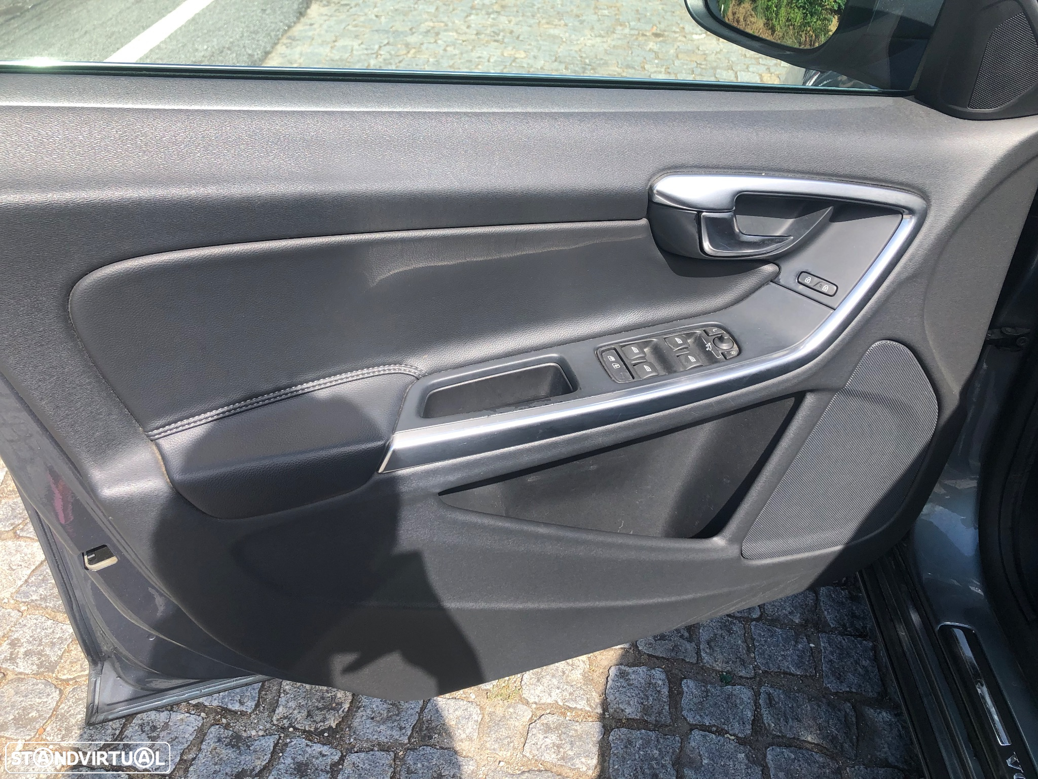 Volvo V60 2.0 D3 Kinetic - 3