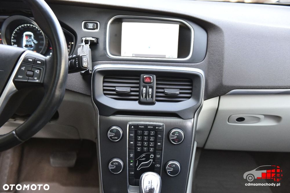 Volvo V40 - 25