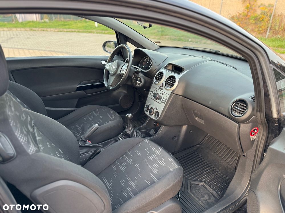 Opel Corsa 1.4 16V Active - 11