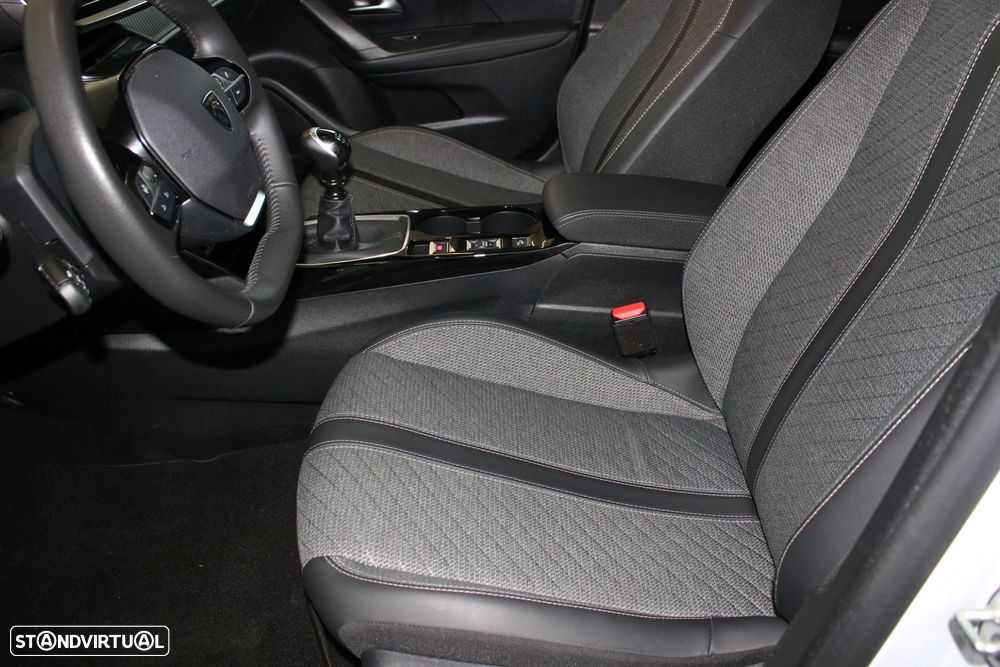 Peugeot 2008 1.2 PureTech Allure - 27