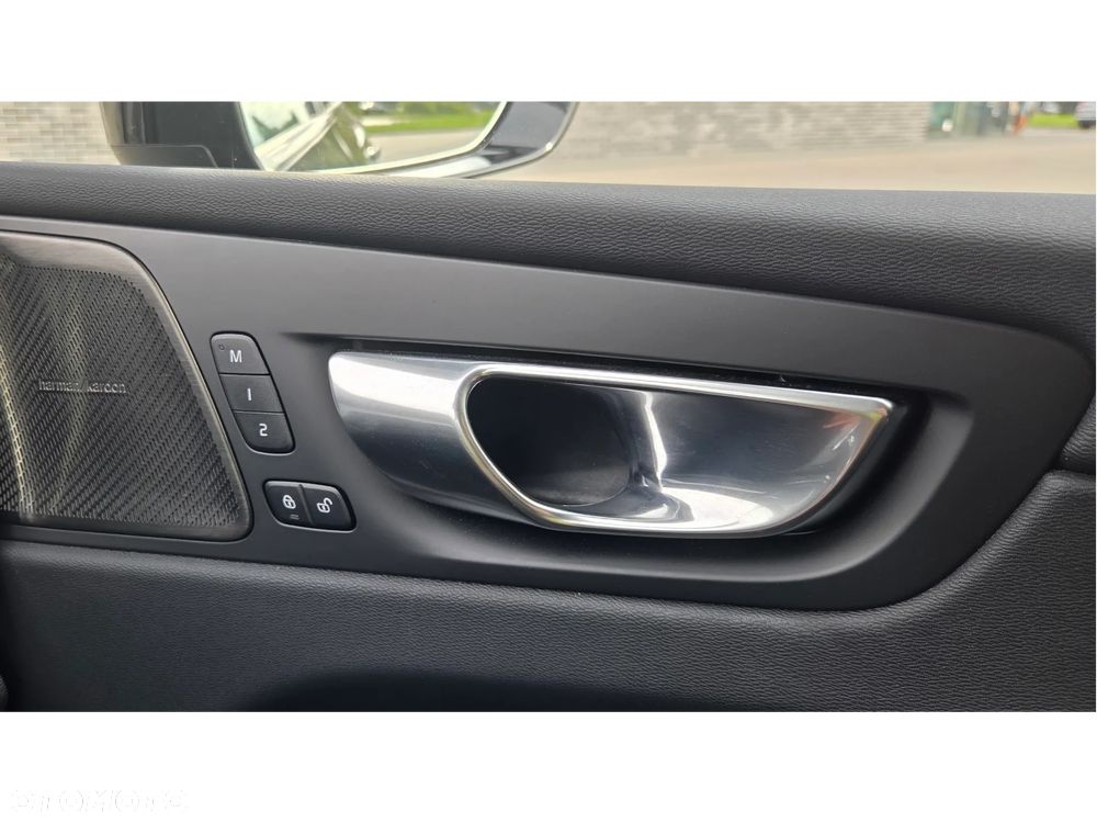 Volvo XC 60 B5 B AWD Ultra Dark - 22