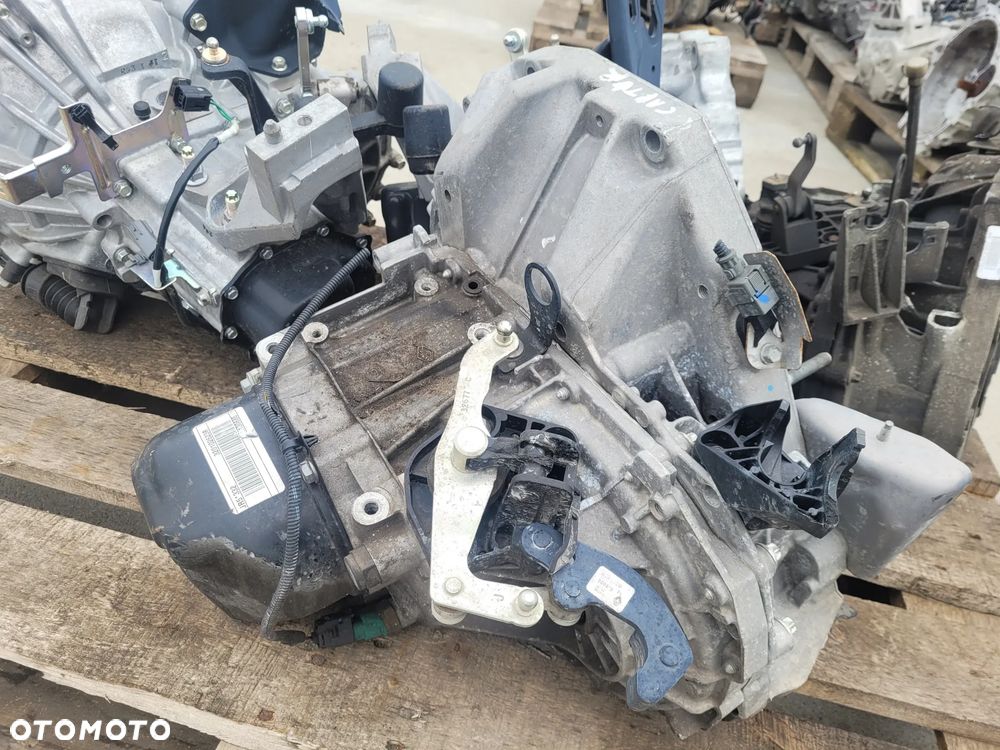 Skrzynia biegów Renault Clio IV Captur 1,5 DCI manual JR5332 - 2