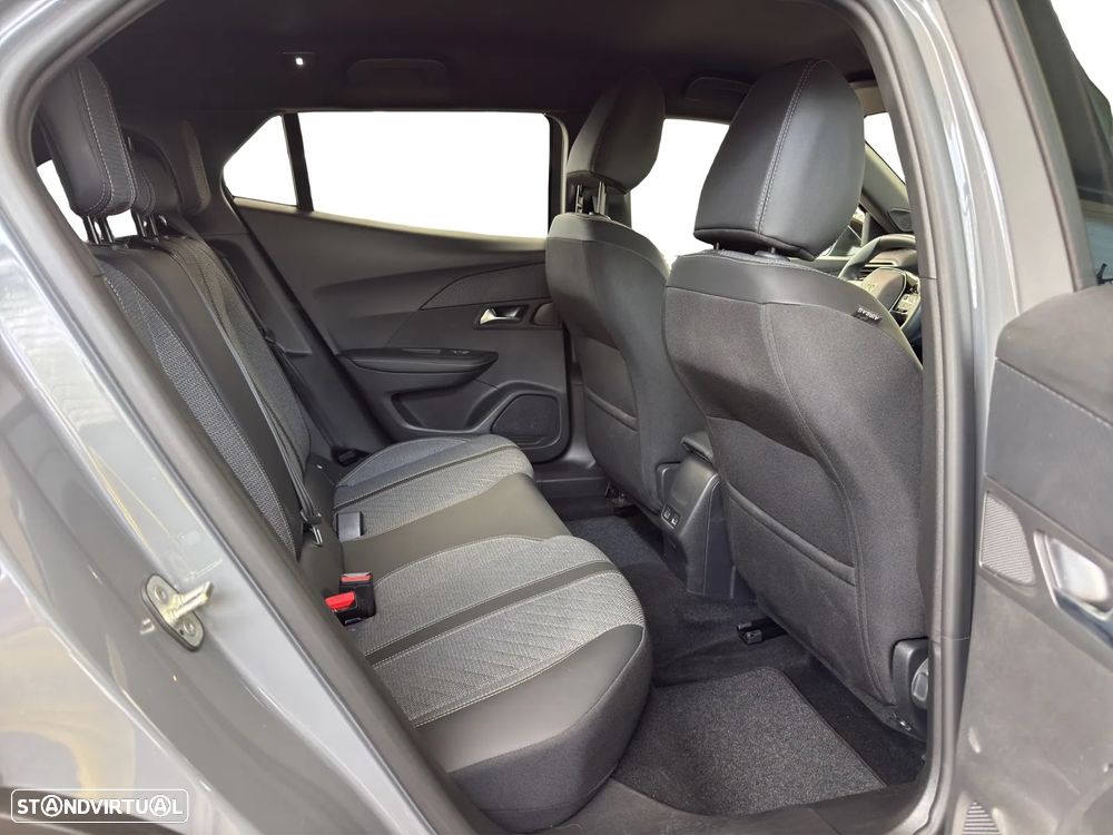 Peugeot e-2008 Allure - 17