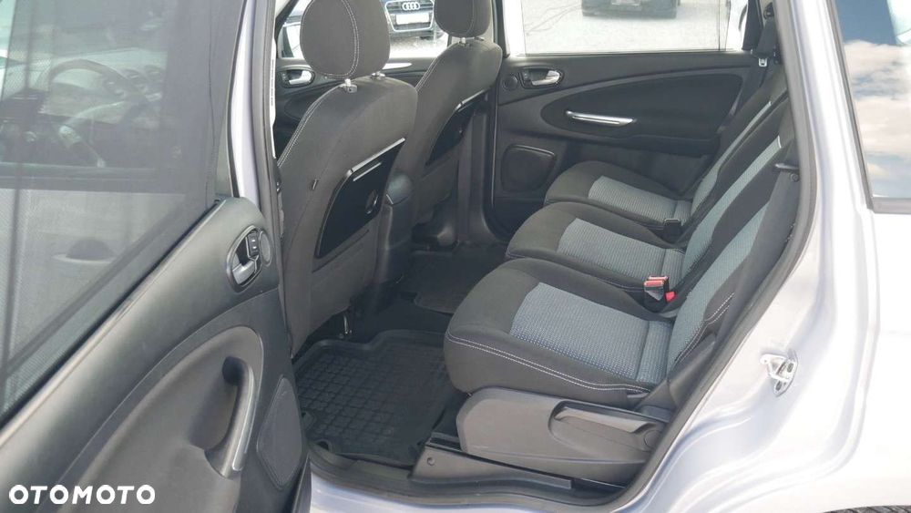 Ford S-Max - 13